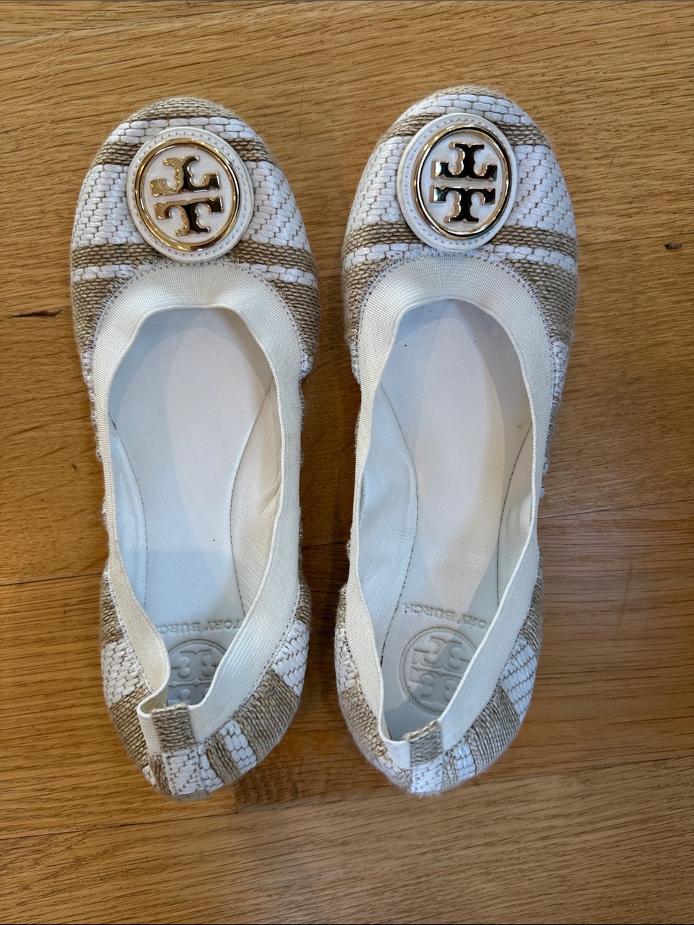 Tory Burch White and Tan Logo Round-Toe Ballet Flats